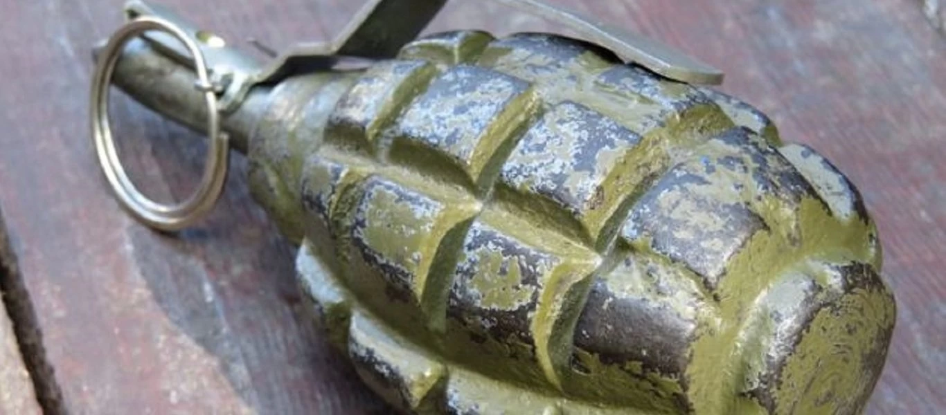 Εξάρχεια: Εντοπίστηκε χειροβομβίδα μέσα σε σπίτι